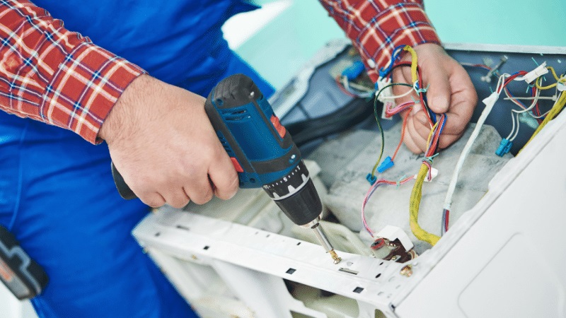 Akhisar Sharp Sharp çamaşır makinesi kart tamiri – Su almama arızası orijinal parça ile giderildi. - Teknik servis örneği